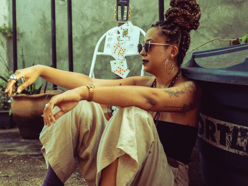 Letícia Fialho assina três faixas de ‘EQUILIBRIUM 2’ e canta com Maria Bethânia em ‘Ogum Me Rodeia’