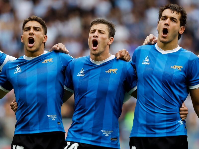 Seleção Argentina de Rúgbi reproduz uniforme de futebol para enfrentar a Inglaterra