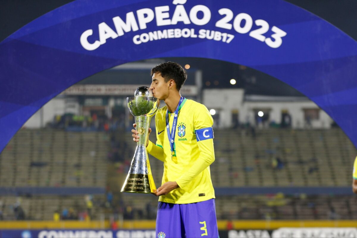 Vitor Reis surge como promessa para a zaga da Seleção Brasileira