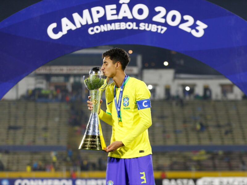 Vitor Reis surge como promessa para a zaga da Seleção Brasileira